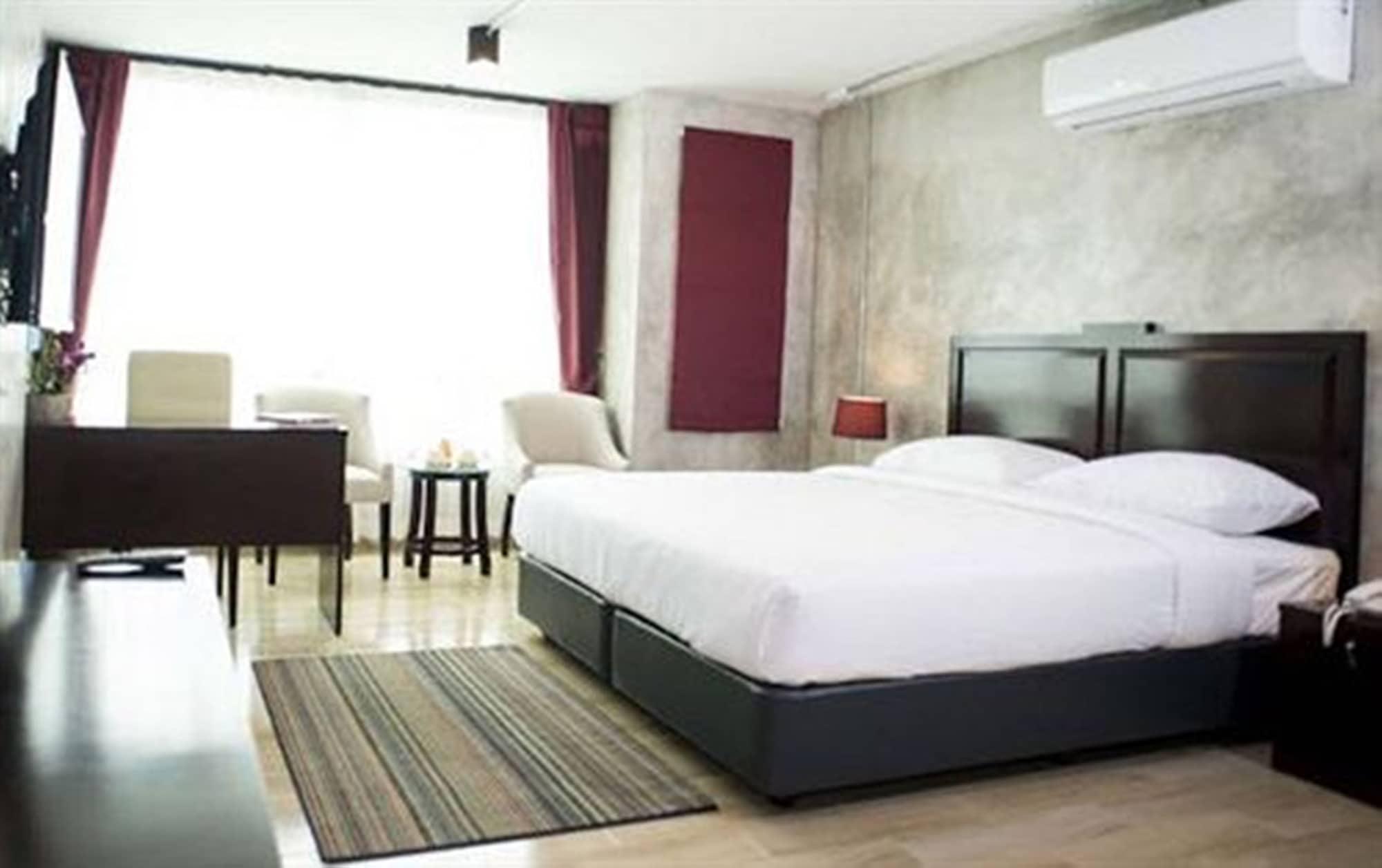 Prestige Chiang Mai Hotel Exterior photo