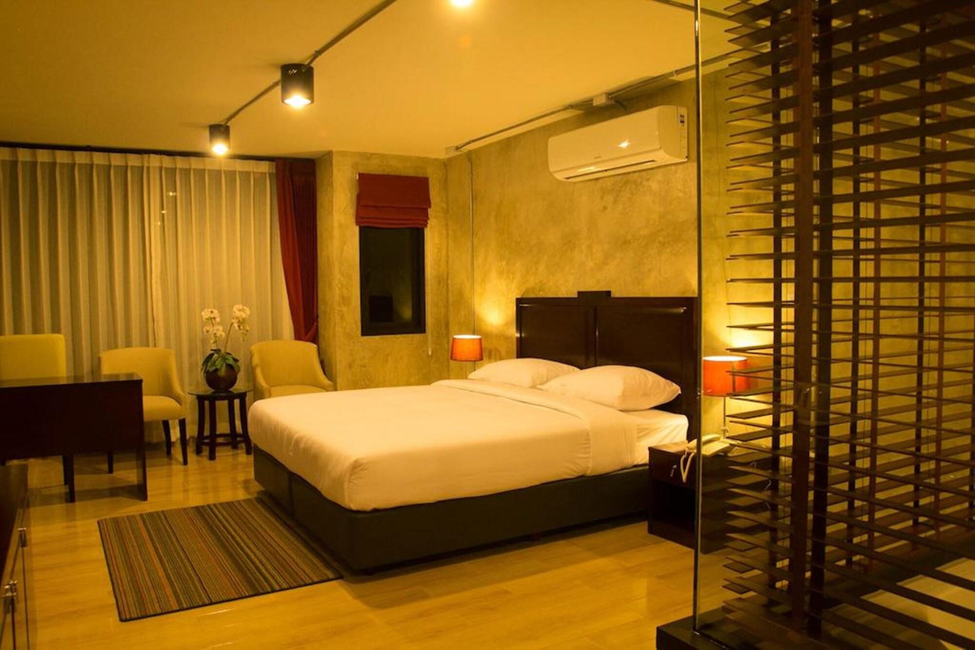 Prestige Chiang Mai Hotel Exterior photo