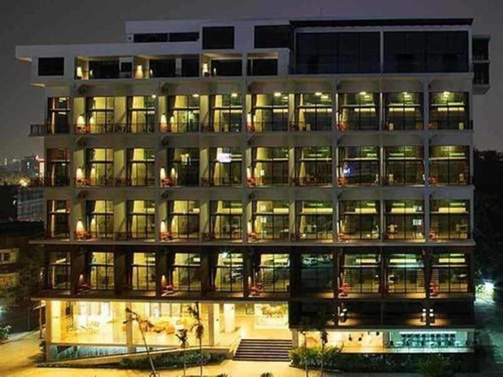 Prestige Chiang Mai Hotel Exterior photo